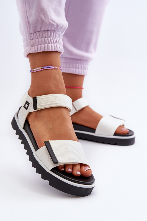 Naistesandaalid platvormiga Big Star NN274777 valget värvi