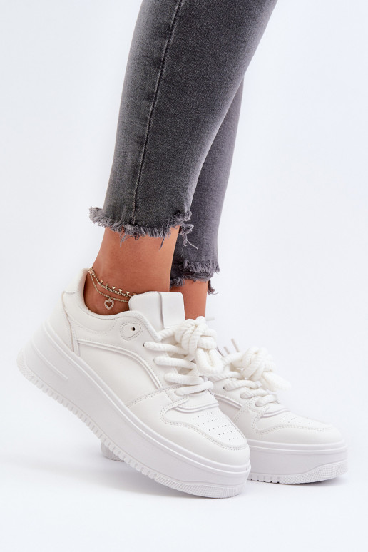 Sneakers tüüpi jalanõud platvormiga valget värvi Vhisper Sneakers tüüpi jalanõud platvormiga valget värvi Vhisper