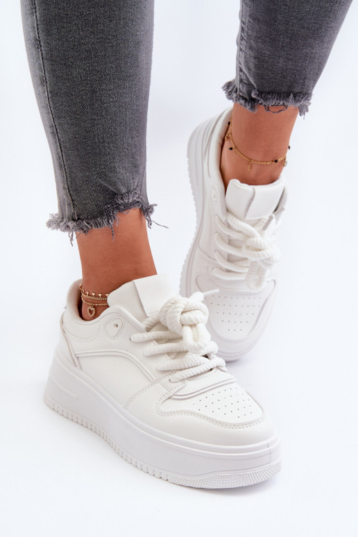 Sneakers tüüpi jalanõud platvormiga valget värvi Vhisper Sneakers tüüpi jalanõud platvormiga valget värvi Vhisper
