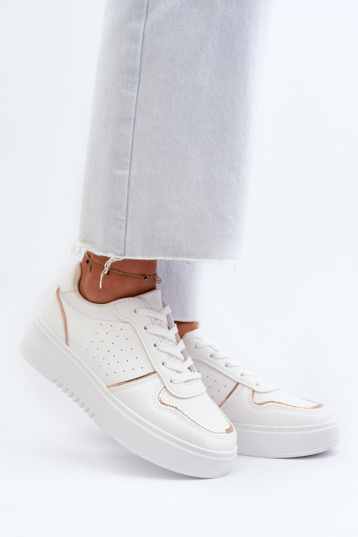 Sneakers tüüpi jalanõud platvormiga valget värvi Tessama