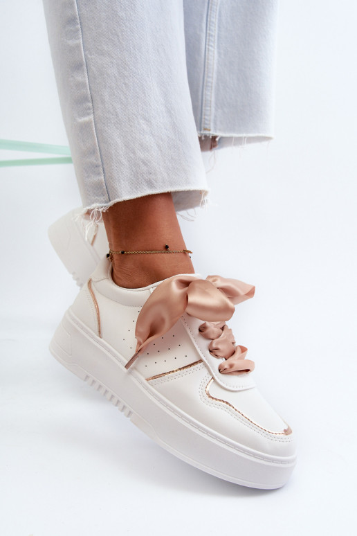 Sneakers tüüpi jalanõud platvormiga valget värvi Tessama