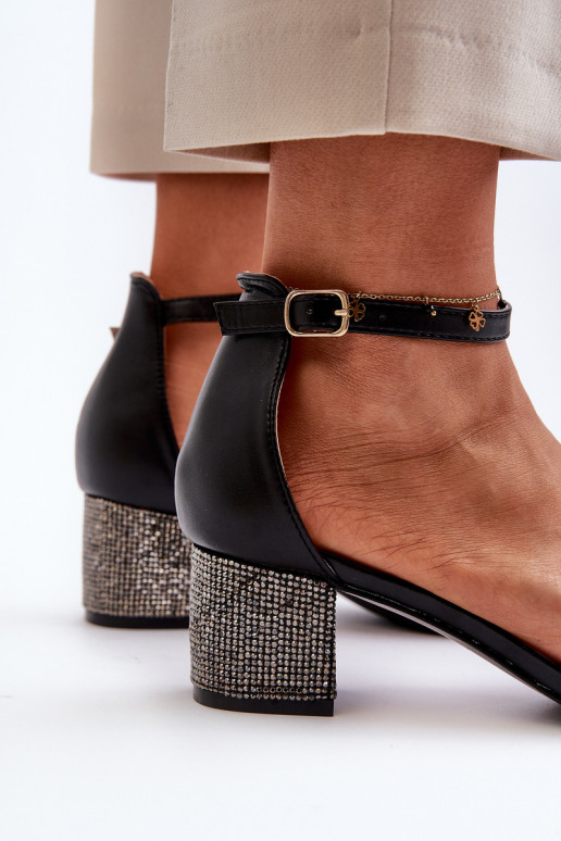 Naistesandaalid eko-nahastZdobionym Obcasie mustad Wiatalia