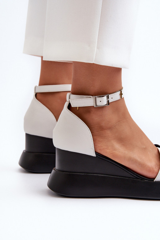 Naistesandaalid platvormiga I Koturnie lilledega valget värvi Foviana