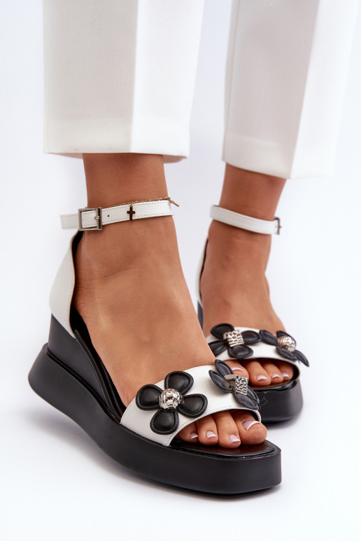 Naistesandaalid platvormiga I Koturnie lilledega valget värvi Foviana