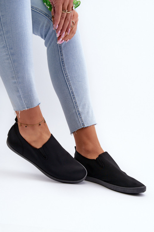 Spordijalatsid vabaaja jalanõud Slip-On mustad Lovinia