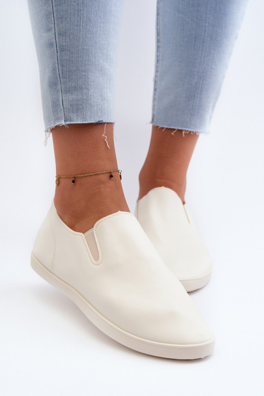 Spordijalatsid vabaaja jalanõud Slip-On beeži värvi Lovinia  Spordijalatsid vabaaja jalanõud Slip-On beeži värvi Lovinia