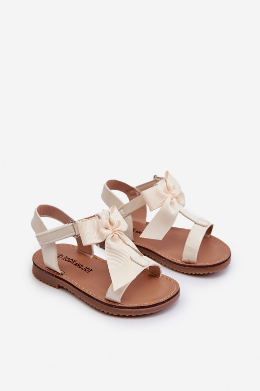 Lakitud sandaalid Laste jalanõud lipsukesega krõpsudega kinnitatav Elevandiluu värvi Joratia Lakitud sandaalid Laste jalanõud lipsukesega krõpsudega kinnitatav Elevandiluu värvi Joratia