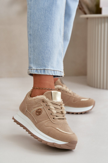 spordijalatsid  voodriga karusnahaga platvormiga Khakivärvi Lerisas