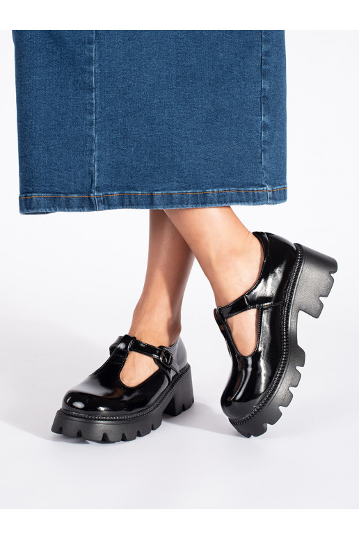 Must kingad  platvormiga