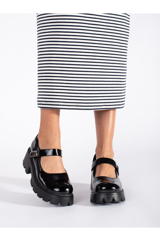 Must   kingad platvormiga