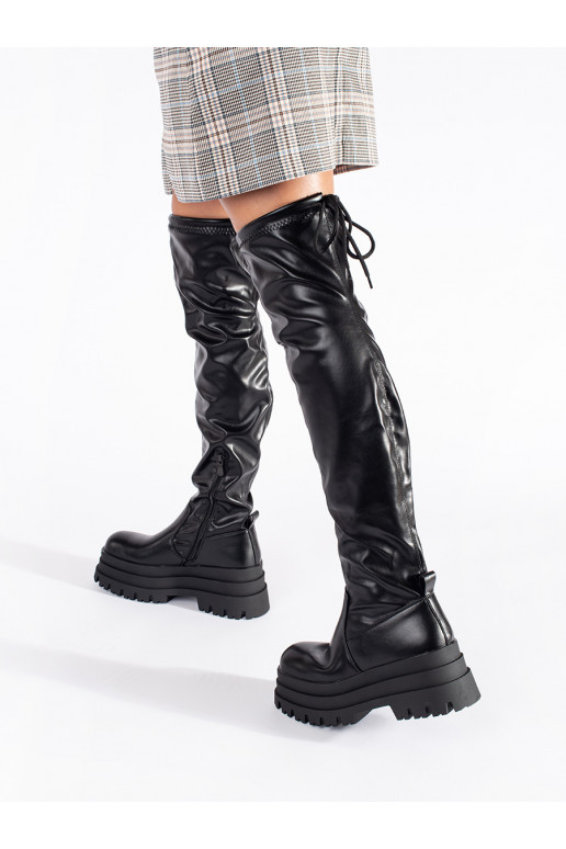 Must pikad saapad platvormiga