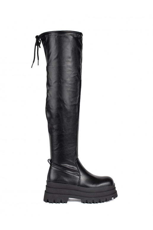 Must pikad saapad platvormiga