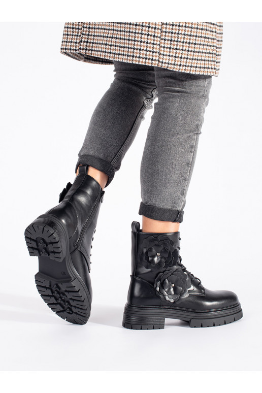 Must  saapad  Must  saapad