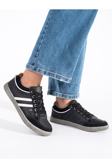 Must  naiste kingad VICO