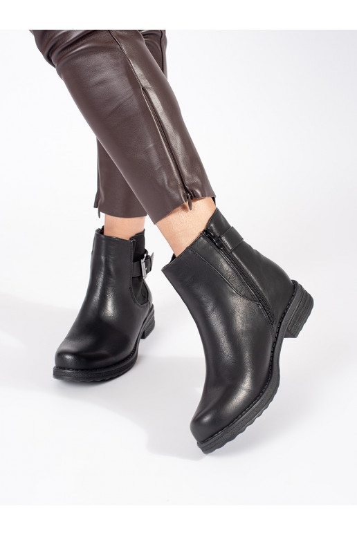 Must naiste saapad neetide ja pandlaga  Must naiste saapad neetide ja pandlaga