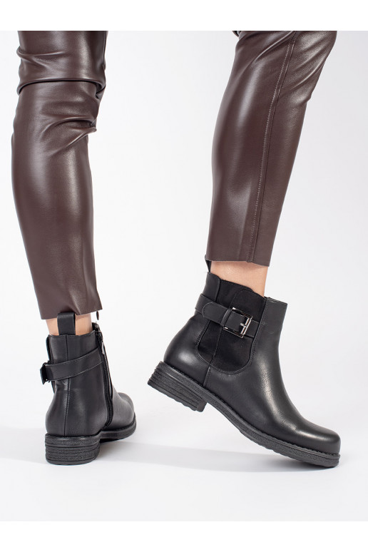 Must naiste saapad neetide ja pandlaga  Must naiste saapad neetide ja pandlaga