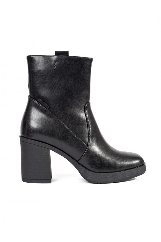 Must   lumesaapad  Sergio Leone Must   lumesaapad  Sergio Leone