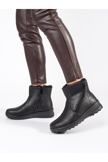 Must   naiste saapad