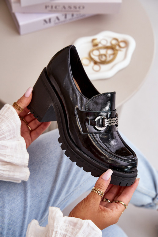 Naiste mustad lakknahast kingad... Naiste mustad lakknahast kingad...