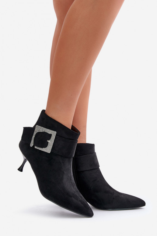 Naiste poolsaapad kõrge jämeda kontsaga kaunistustega neetide ja pandlaga Must Nirilis