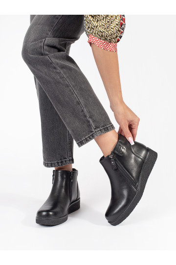 Must    lumesaapad  Sergio Leone