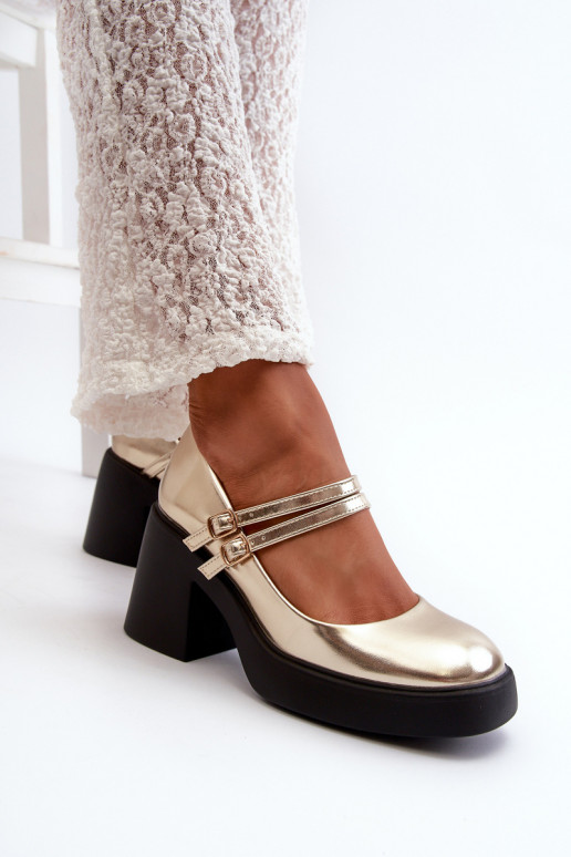 Kuldse värvusega laia kontsaga kingad...