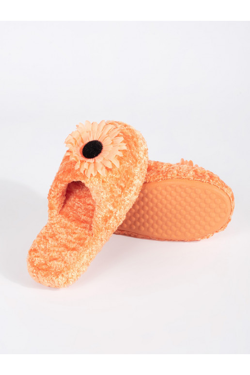 oranži värvi kapcie  z ozdobnym em