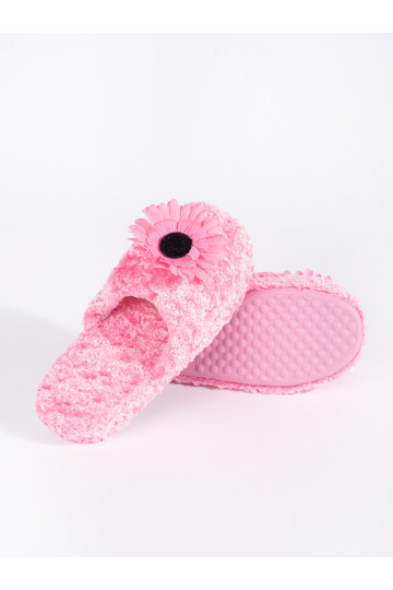 Tumeroosad värvi kapcie  z ozdobnym em