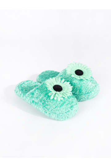 Rohelist värvi kapcie  z ozdobnym em 2