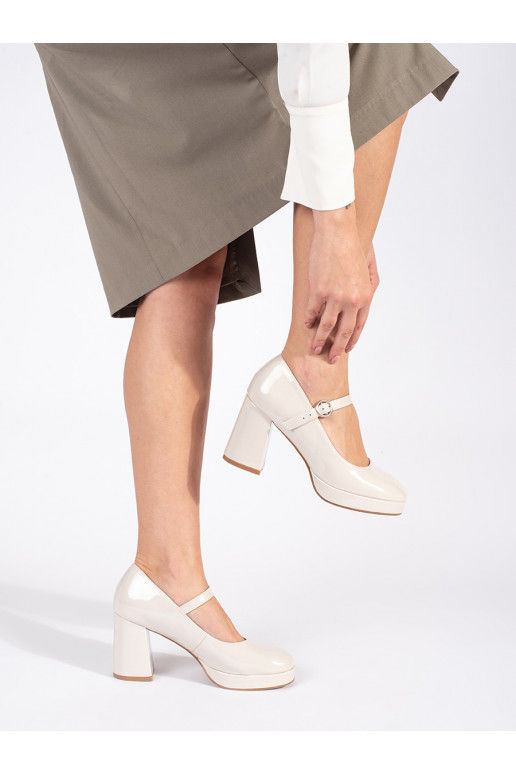 beeži värvi kingad  kõrge kontsaga 