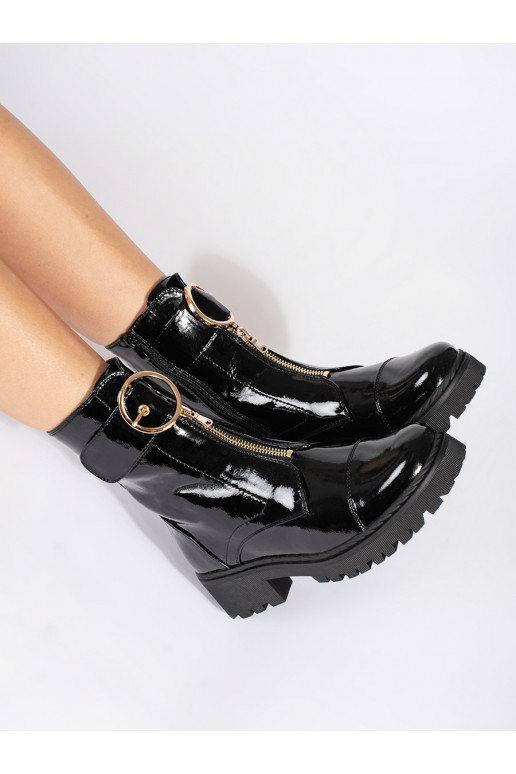 Must lakitud poolsaapad z ozdobnym zamkiem