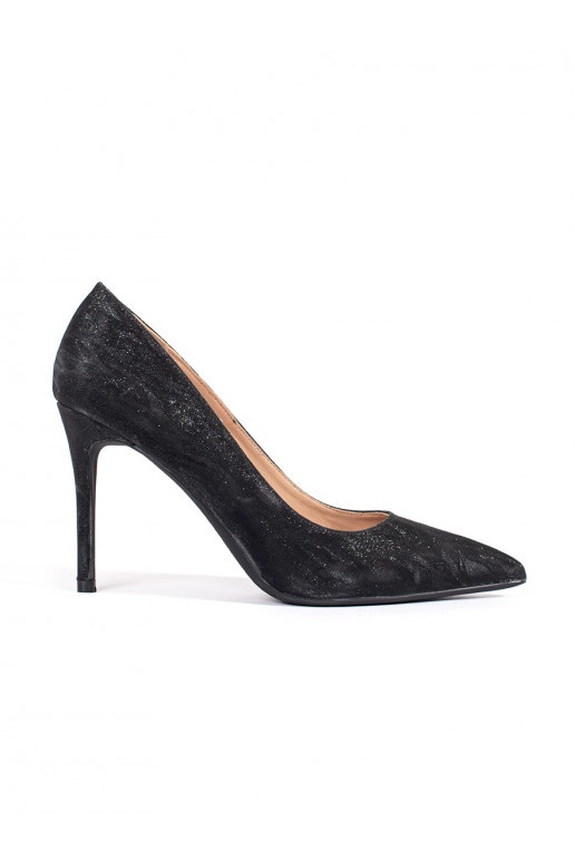 Must  poolsaapad poolsaapad