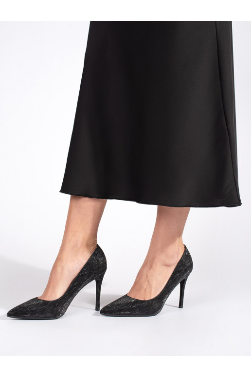 Must  poolsaapad poolsaapad