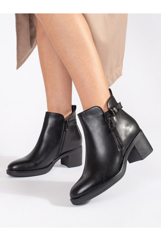 Must naiste saapad kõrge kontsaga z ozdobnym zamkiem i klamrą