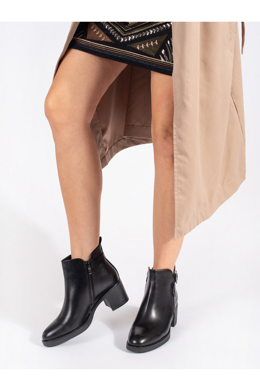 Must naiste saapad kõrge kontsaga z ozdobnym zamkiem i klamrą