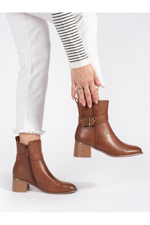 pruunid värvi naiste saapad kõrge kontsaga neetide ja pandlaga