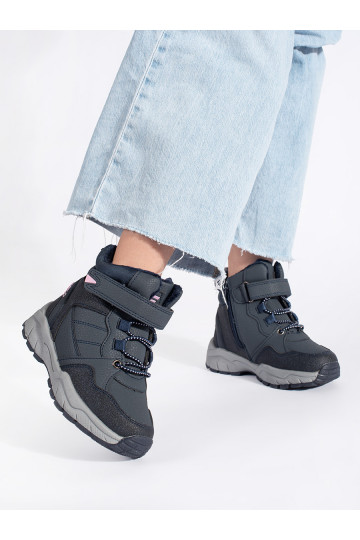 tumesinist värvi  trzewiki 