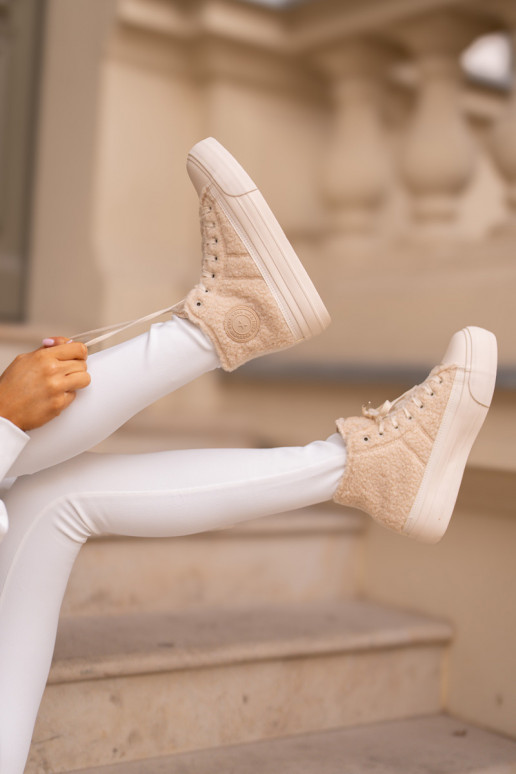 Voodriga naiste saapad karusnahaga... Voodriga naiste saapad karusnahaga...