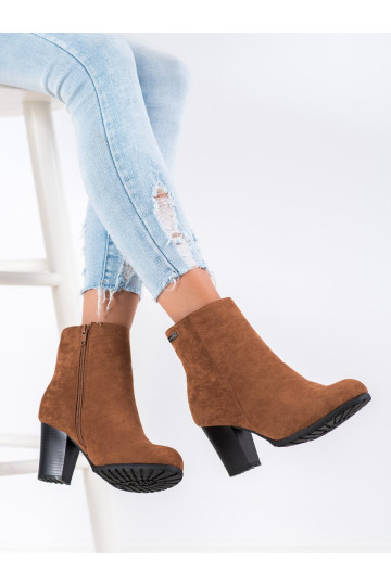 Pruunid värvi saapad kõrge jämeda kontsaga 2