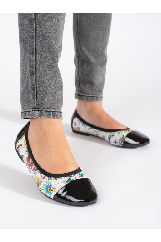 Baleriinad kwiatowy wzór z lakierowanym noskiem