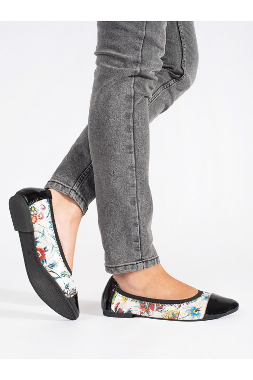 Baleriinad kwiatowy wzór z lakierowanym noskiem