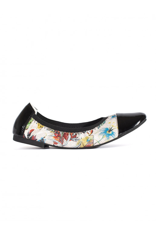 Baleriinad kwiatowy wzór z lakierowanym noskiem