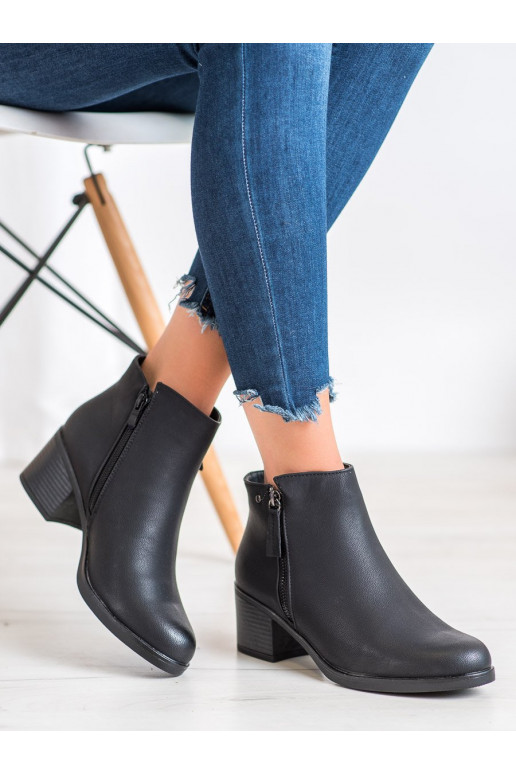 saapad kõrge jämeda kontsaga