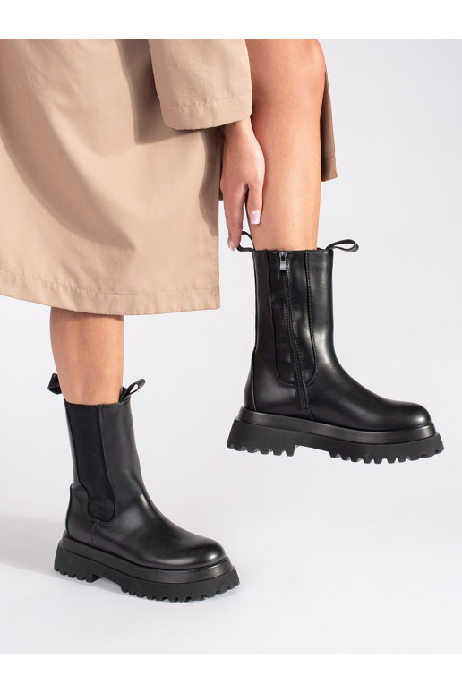 Must  lumesaapad  platvormiga