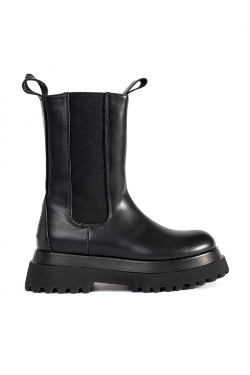 Must  lumesaapad  platvormiga