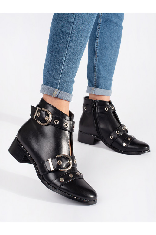 Must lumesaapad z wycięciami i ozdobami Must lumesaapad z wycięciami i ozdobami