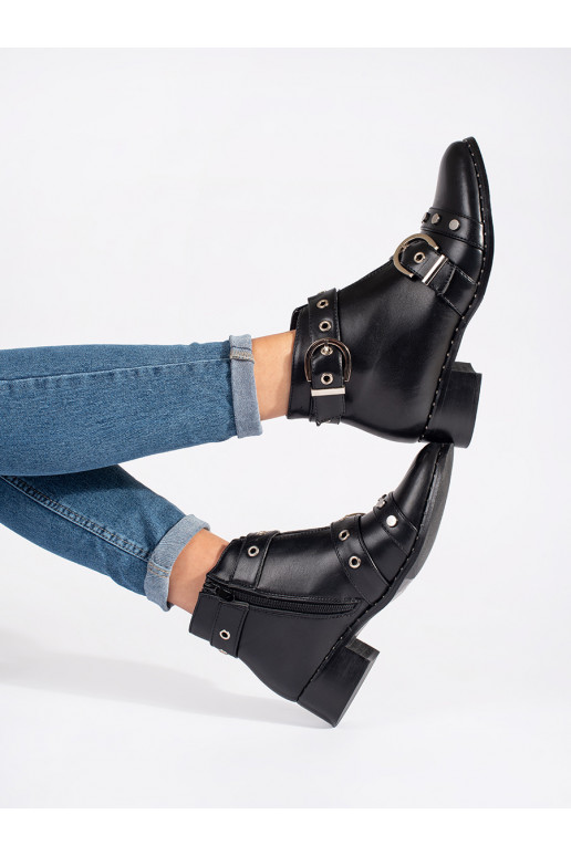 Must lumesaapad z wycięciami i ozdobami Must lumesaapad z wycięciami i ozdobami