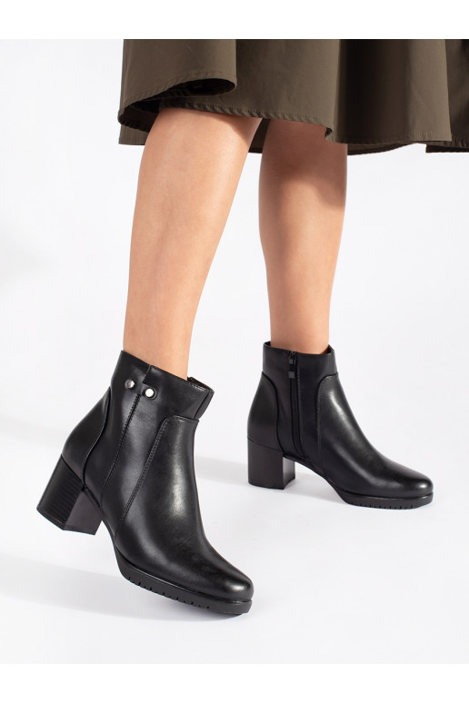 Must lumesaapad  Sergio Leone