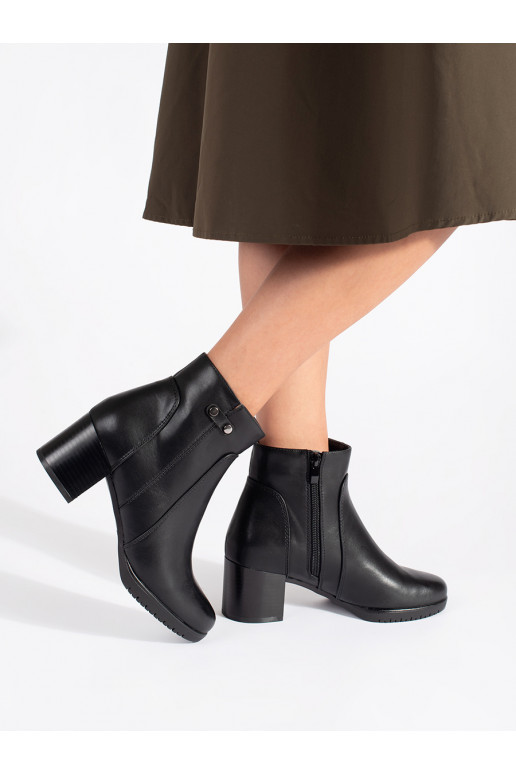 Must lumesaapad  Sergio Leone