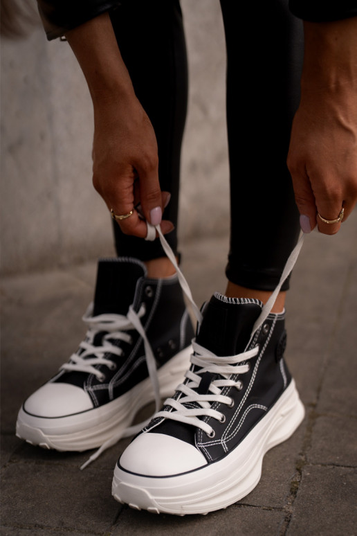 Sneakers stiilis naiste jalanõud... Sneakers stiilis naiste jalanõud...